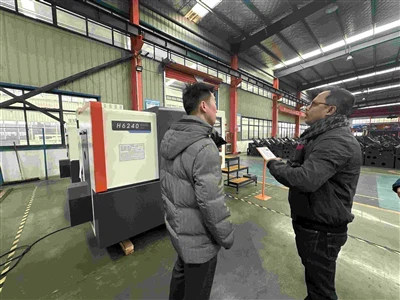 Shandong Zhongxin Heavy Industries는 공장 투어를위한 외국 고객을 환영합니다.